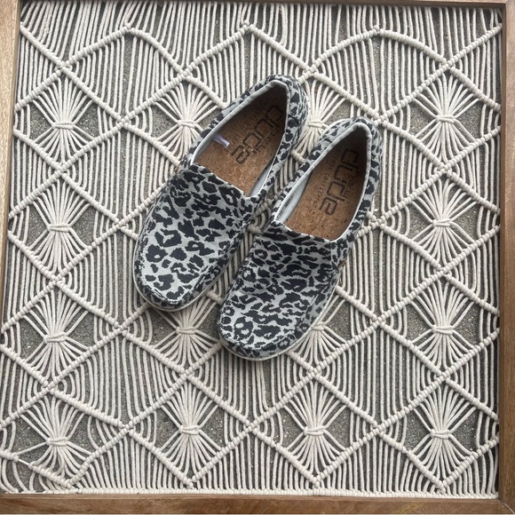 Hey Dude Slip-on Shoes Women’s Size 11 - Misty Woven Cheetah Grey - Picture 2 of 9